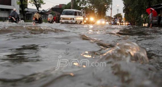 Diguyur Hujan, Sebagian Wilayah Purwokerto Tergenang - JPNN.com