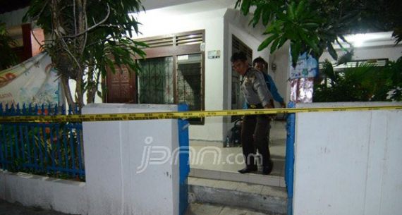 Densus 88 Grebek Rumah Terduga Teroris di Kampung Teluk Jaya bandarlampung - JPNN.com