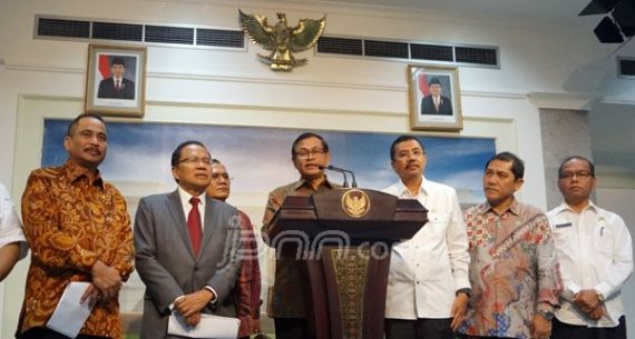 Seskab Pramono Anung Konpers Terkait Danau Toba - JPNN.com