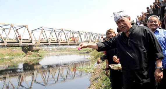 Wagub Jabar Deddy Mizwar Inspeksi ke Sungai Citarum - JPNN.com