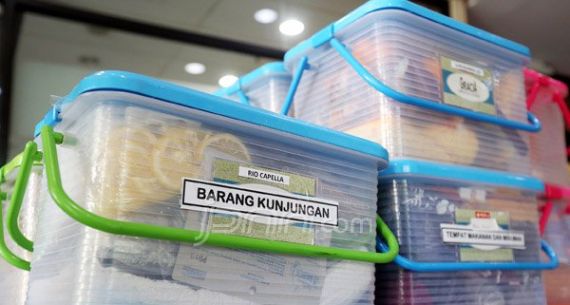 KPK Periksa Ketat Setiap Barang Pengunjung Tahanan - JPNN.com