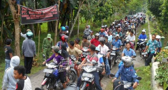 Ratusan Warga Gombong Selatan Tolak Pembangunan Pabrik Semen - JPNN.com