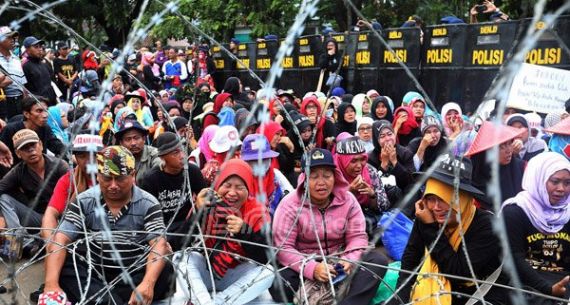 Hingga Kini Ratusan Honorer K2 Masih Bertahan di Depan Istana - JPNN.com