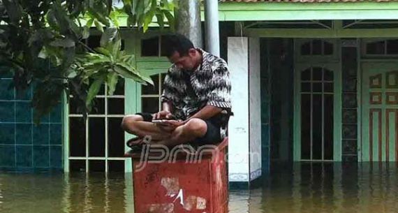 Diguyur Hujan Berturut-turut, Kawasan Sambas Pontianak Terendam - JPNN.com
