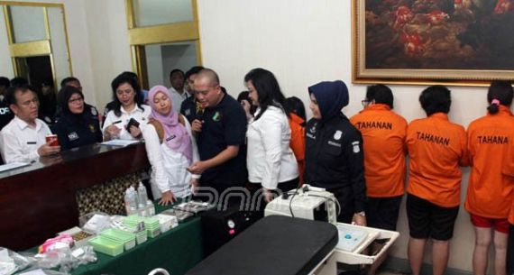 Dari Rumah Praktik Aborsi, Polda Metro Jaya Amankan 10 Orang Tersangka - JPNN.com