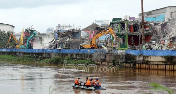 Proses Pembongkaran Kawasan Kalijodo Berjalan Lancar - JPNN.com