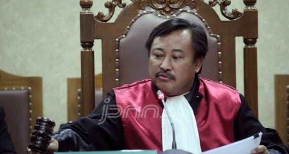 Ketuk Palu, Hakim I Wayan Merta Tolak Praperadilan Jessica - JPNN.com