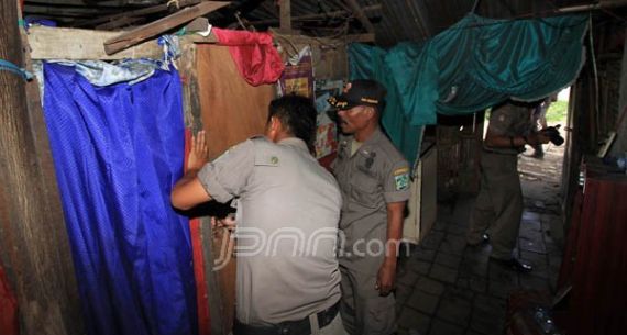 Satpol PP Merazia PSK di Kawasan Pasar Baru Ngopak Pasuruan - JPNN.com