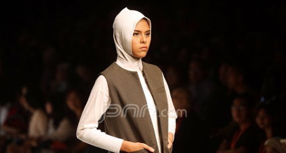 Indonesia Fashion Week 2016: Busana Hijab Karya Restu Anggraini - JPNN.com