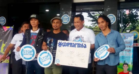 Slank Buatkan 1 Album Khusus Untuk Kepala BNN Budi Waseso - JPNN.com