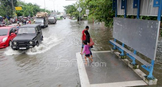 Fungsi Drainase Tidak Maksimal, Banjir Landa kota Pekanbaru - JPNN.com