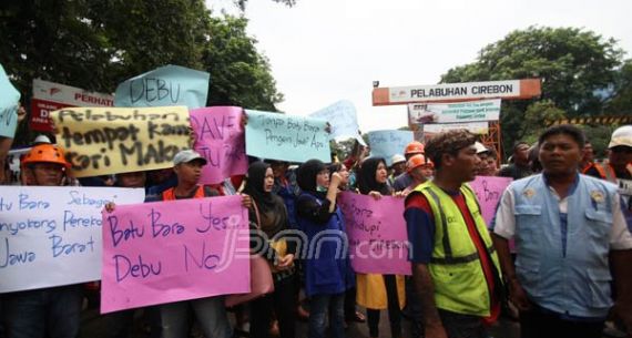Penutupan Aktivitas Bongkar Muat di Pelabuhan Cirebon Mendapat Perlawanan - JPNN.com