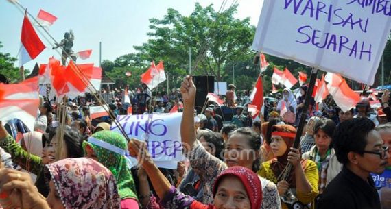 Ratusan Pedagang Pasar Sumber Sambangi Kantor Bupati Cirebon - JPNN.com