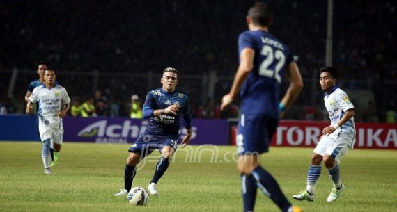 Inilah Momen Sengit Persib Bandung Kontra Arema Cronus - JPNN.com