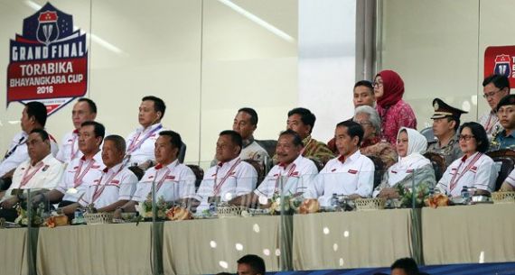 Presiden Jokowi Saksikan Langsung Final Torabika Bhayangkara Cup 2016 - JPNN.com