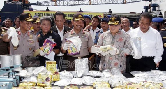 Polri Ekspose Sindikat Narkotika Internasional di Pelabuhan Muara Jati - JPNN.com