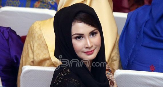 Istri Bupati Trenggalek Arumi Bachsin - JPNN.com