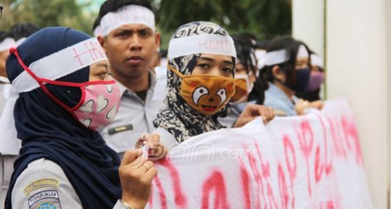 Puluhan Pegawai Dishub Demo Kantor Wali Kota Batam - JPNN.com