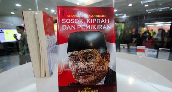 Mantan Ketua MK Jimly Asshiddiqie Luncurkan Buku - JPNN.com