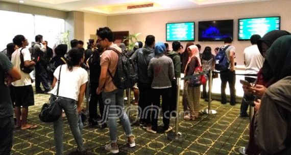 Wow, Penayangan Perdana Film AADC2 Banjir Penonton - JPNN.com