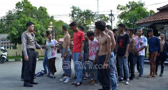 Asik Konvoi, Puluhan Pelajar di Kota Slawi Diamankan - JPNN.com