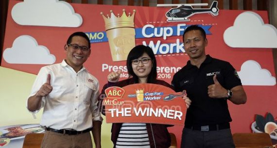 Pemenang Program Cup for Worker Mie ABC Menikmati Langit Kota Jakarta dengan Helikopter - JPNN.com