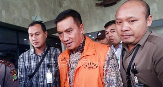 KPK Tahan Bupati Rokan Hulu Suparman - JPNN.com