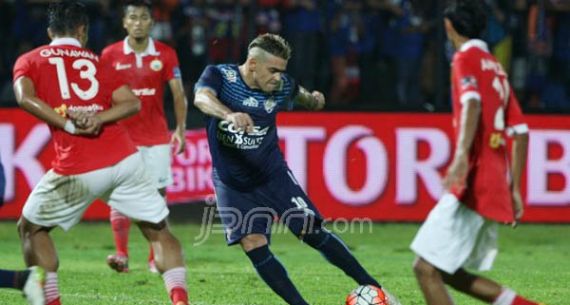 1-0, Arema Cronus Sukses Taklukkan Persija Jakarta - JPNN.com