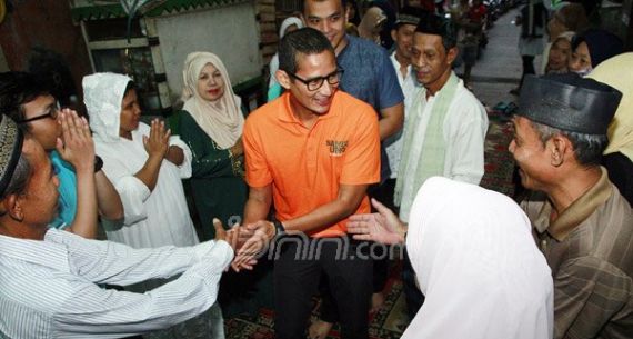 Warga Jembatan Lima dan Komunitas KTP Sandiaga Uno (SU) Sambut Kedatangan Sandiaga Uno - JPNN.com