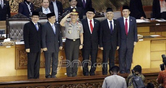 DPR Sahkan Pencalonan Komjen Pol Tito Karnavian sebagai Kapolri - JPNN.com