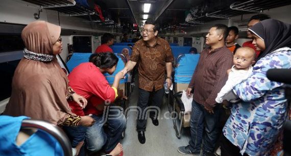 Mudik Bareng Bersama PDIP di Stasiun Senen - JPNN.com