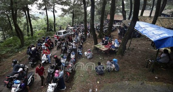 Warga Serbu Kawasan Wisata Gunung Salak Endah - JPNN.com