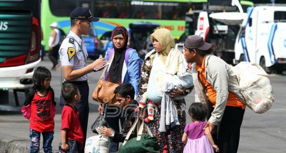 Arus Balik Pemudik Terlihat di Terminal Pulo Gadung - JPNN.com