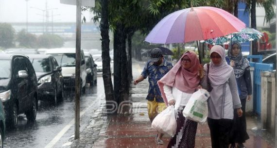 Waspada, Hujan Deras Mulai Mungguyur DKI Jakarta - JPNN.com