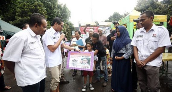 Temui Pedagang, Sandiaga Uno Berikan Beasiswa kepada Anak PKL - JPNN.com