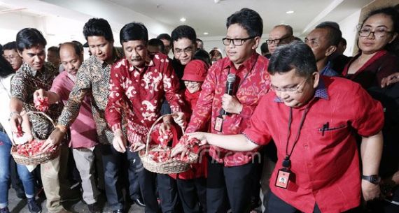 Peringati Tragedi 27 Juli, PDIP Gelar Aksi Tabur Bunga - JPNN.com