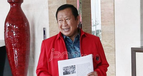 Berjas Merah, Susno Duadji Tiba di Kantor PDIP - JPNN.com