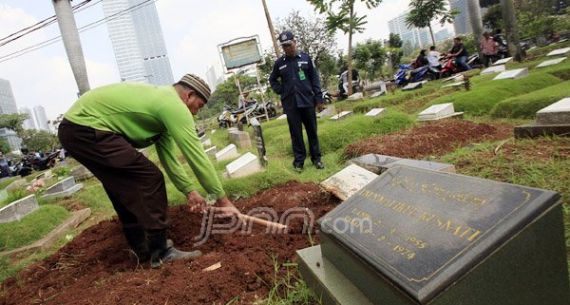 Lagi, 11 Makam Fiktif Ditemukan di TPU Menteng Pulo - JPNN.com