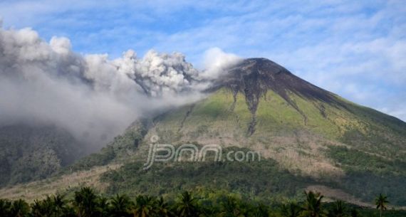 Gunung Gamalama Terus Tunjukkan Aktifitas Erupsi - JPNN.com