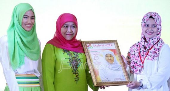 Hijaber Indonesia : Mensos Khofifah Indar Parawansa Merupakan Tokoh Inspirasi Muslimah Indonesia - JPNN.com