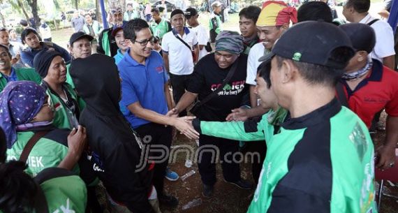 Pengendara Go-Jek Serbu Sandiaga Uno - JPNN.com