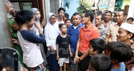 Dari Bocah Hingga Orang Dewasa Sambut Kedatangan Sandiaga Uno - JPNN.com