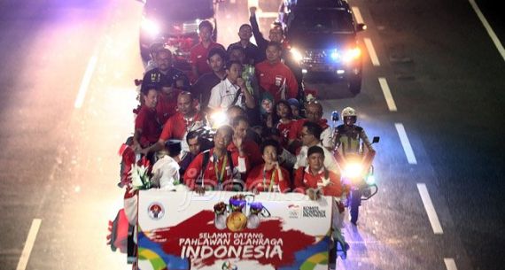 Kedatangan Tontowi Ahmad dan Liliyana Natsir Disambut Meriah Warga Jakarta - JPNN.com