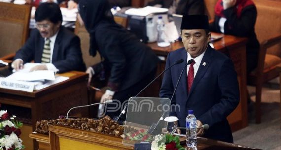 Ketua DPR Ade Komarudin Sampaikan Laporan Kinerja DPR 2015-2016 - JPNN.com