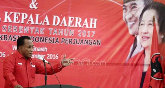 Ketua DPP PDIP Komarudin Watubun - JPNN.com