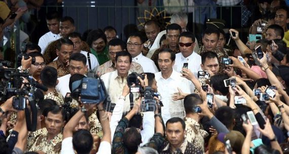 Presiden Jokowi dan Rodrigo Duterte Blusukan ke Tanah Abang - JPNN.com