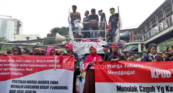 Tolak Ahok, Warga Miskin Kota Serbu Kantor KPUD - JPNN.com