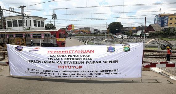 Mulai Hari ini, Pintu Perlintasan Kereta Api Senen Ditutup - JPNN.com