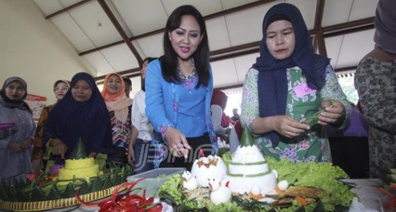 Istri Wagub DKI Hadiri Lomba Tumpeng Se-Kecamatan - JPNN.com