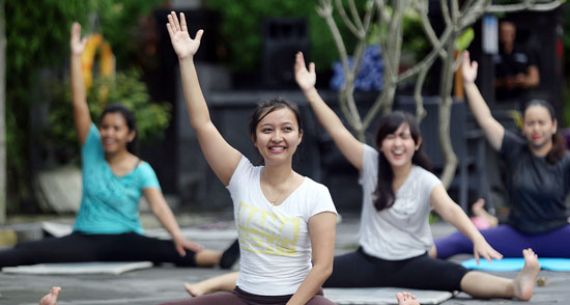 Yoga, Dipercaya Mampu Membentuk Tubuh dan Jiwa Sehat - JPNN.com